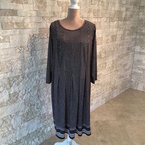 Max Studio Women Black and White Pleated Dress